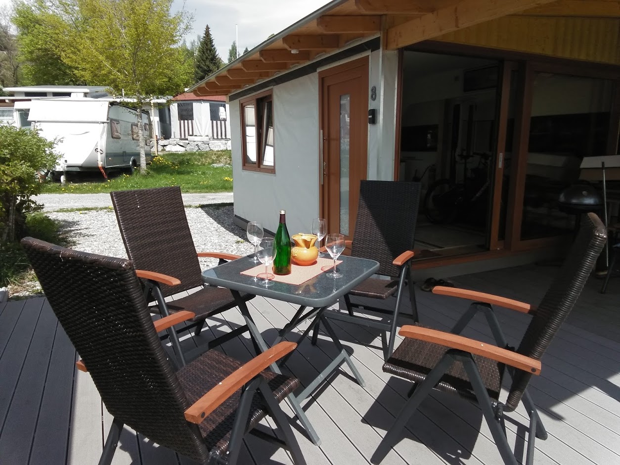 Terrasse – Luxus Wohnwagen